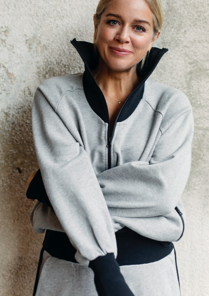 Ebba's Essential Zip Jacket / Grey & Black