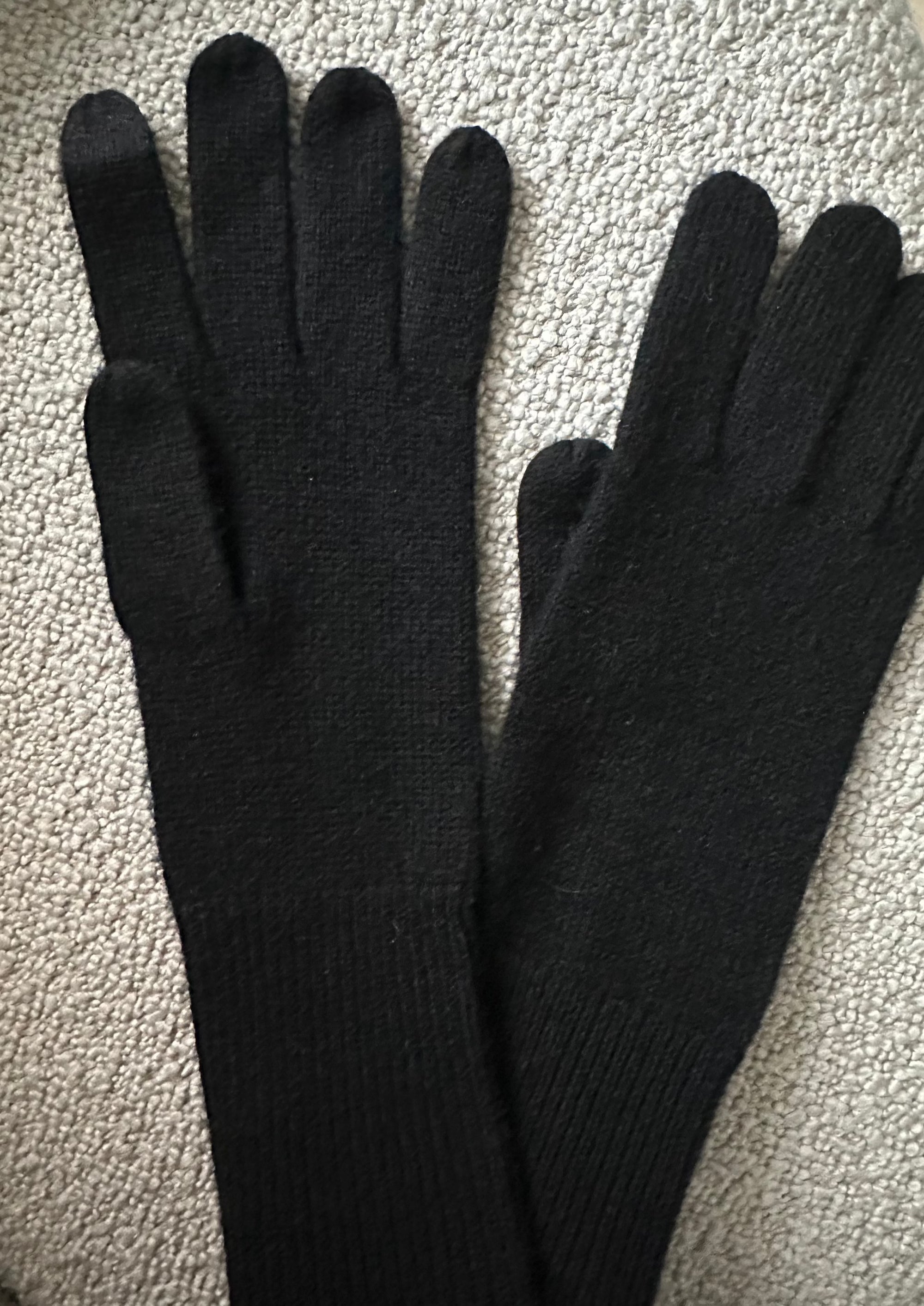 Black top wool gloves