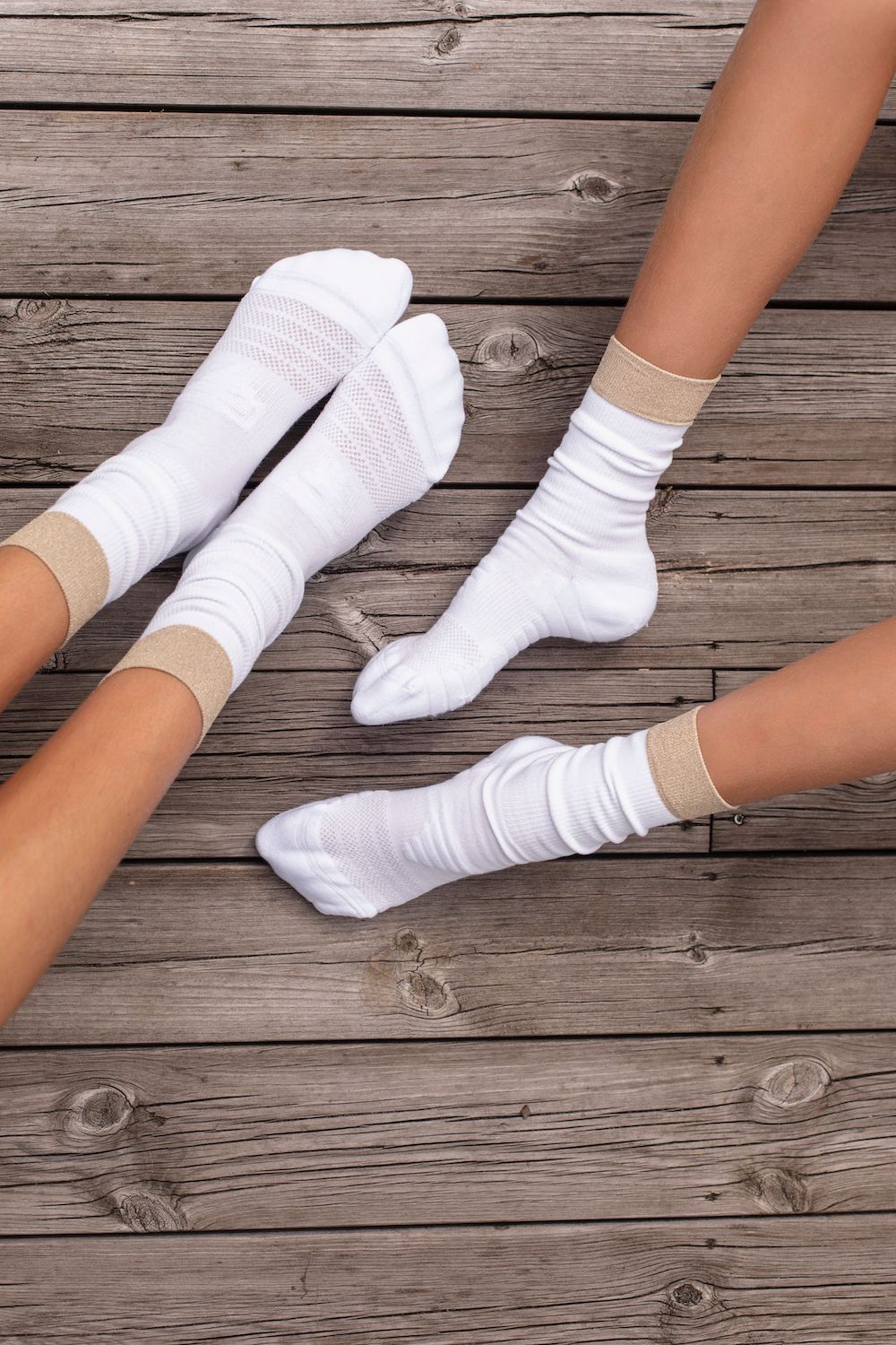 Perfect Everyday Crew Socks/ Mid Length / White & Gold