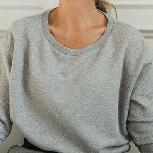 Grå tröja med perfekt halsringnig - från Ebba Sports